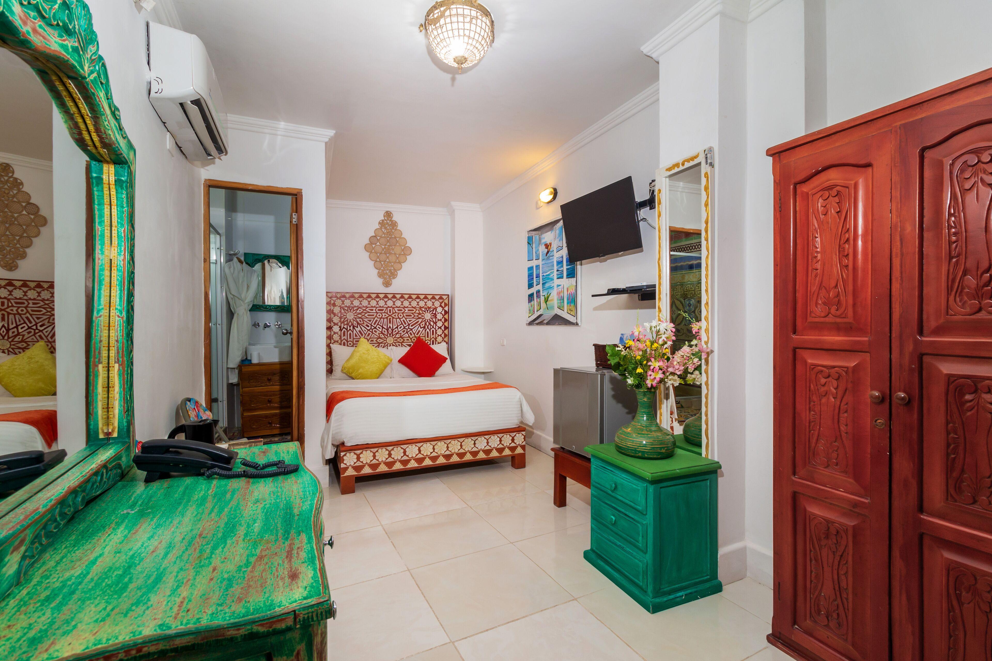 Voila Signature Casa Isabel Hotel 4*
