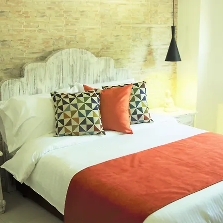 Voila Signature Casa Isabel Hotel 4*