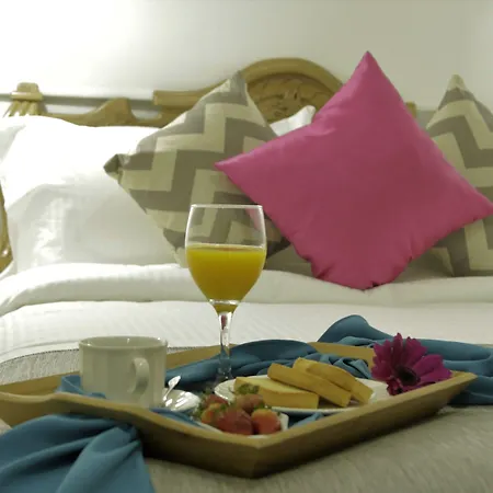 Voila Signature Casa Isabel Hotel