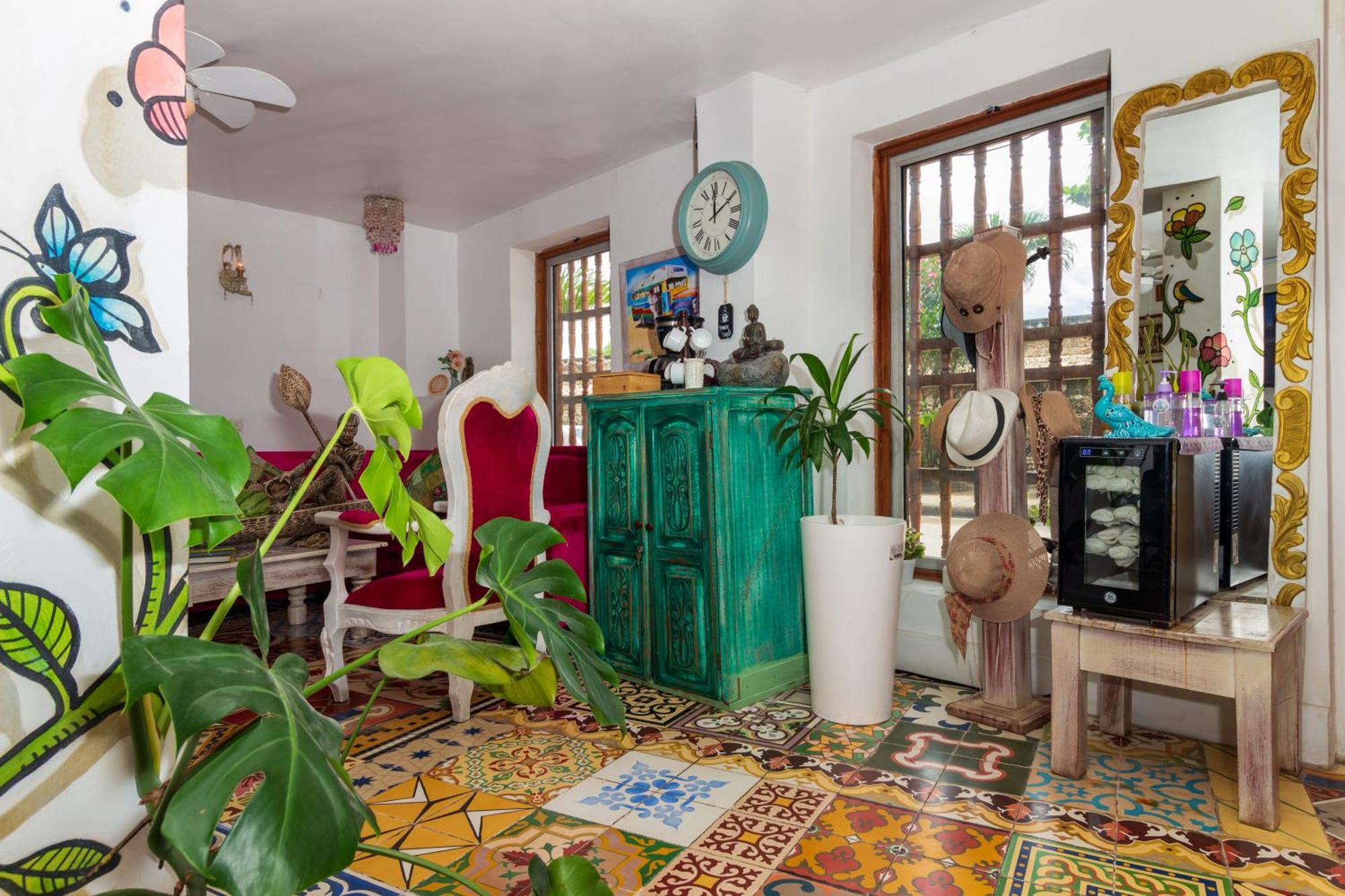 Voila Signature Casa Isabel Hotel