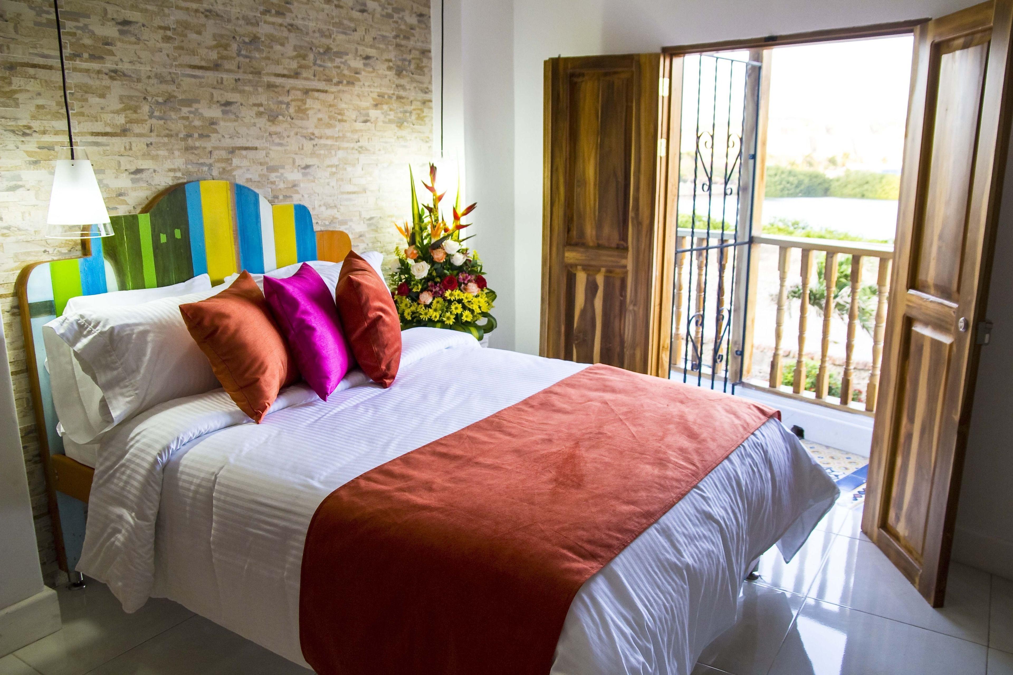 Voila Signature Casa Isabel Hotel 4*